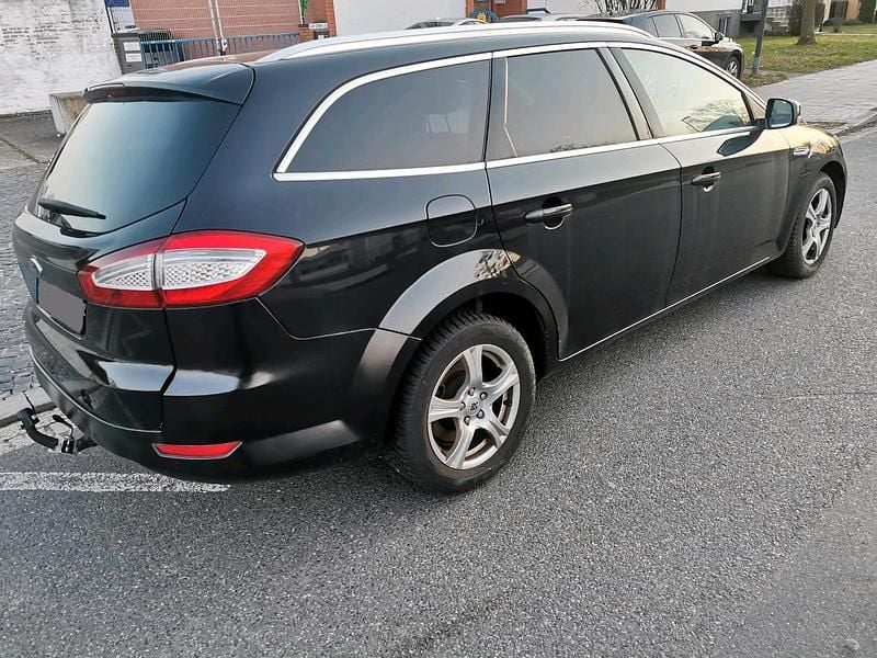 Gebraucht Ford Kuga 140 PS (102 kW) 2012 Schwarz SUV