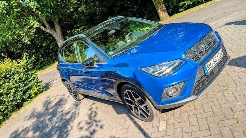 Blau Gebraucht 2021 Seat Arona FR SUV | 13.500 € (Guter Preis) - Bild 1/4
