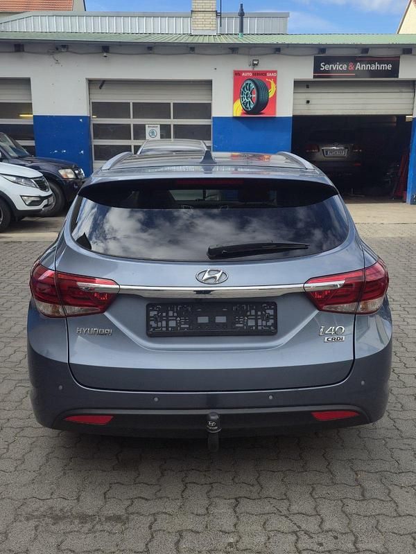 Gebraucht Hyundai i40 Premium 141 PS (103 kW) 2015 Blau Kombi