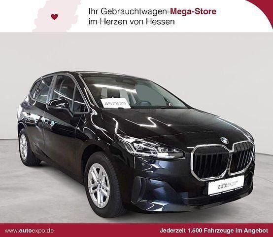Saphirschwarz metallic Gebraucht 2022 BMW 218 Active Tourer Performance Van / Kleinbus | 26.390 € (Guter Preis) - Bild 1/4