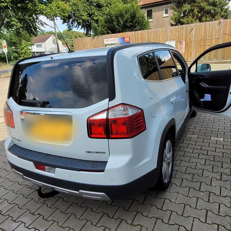 Gebraucht Chevrolet Orlando 162 PS (119 kW) 2012 Weiß Van / Kleinbus