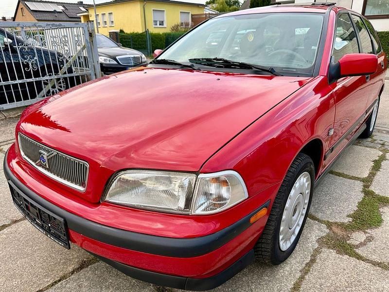 Gebraucht Volvo V40 122 PS (89 kW) 1999 Rot Kombi