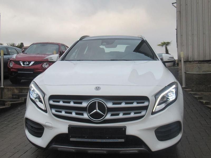 Gebraucht Mercedes GLA200 AMG line 156 PS (114 kW) 2019 Weiß SUV