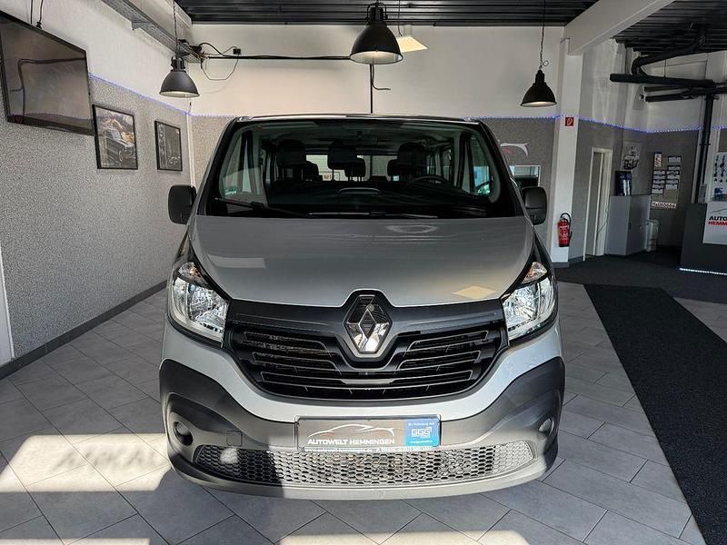 Gebraucht Renault Trafic Authentique 95 PS (69 kW) 2018 Silber Van / Kleinbus