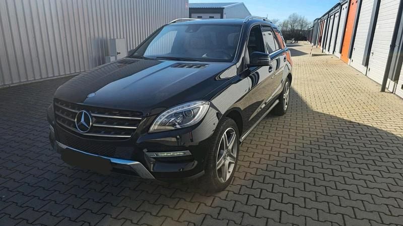 Gebraucht Mercedes ML350 258 PS (189 kW) 2014 Schwarz SUV