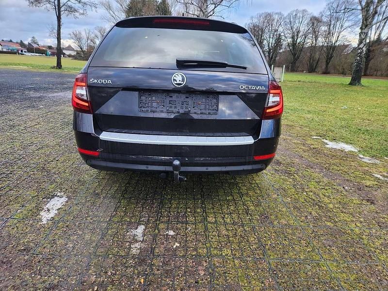 Gebraucht Skoda Octavia Ambition 150 PS (110 kW) 2017 Schwarz Kombi