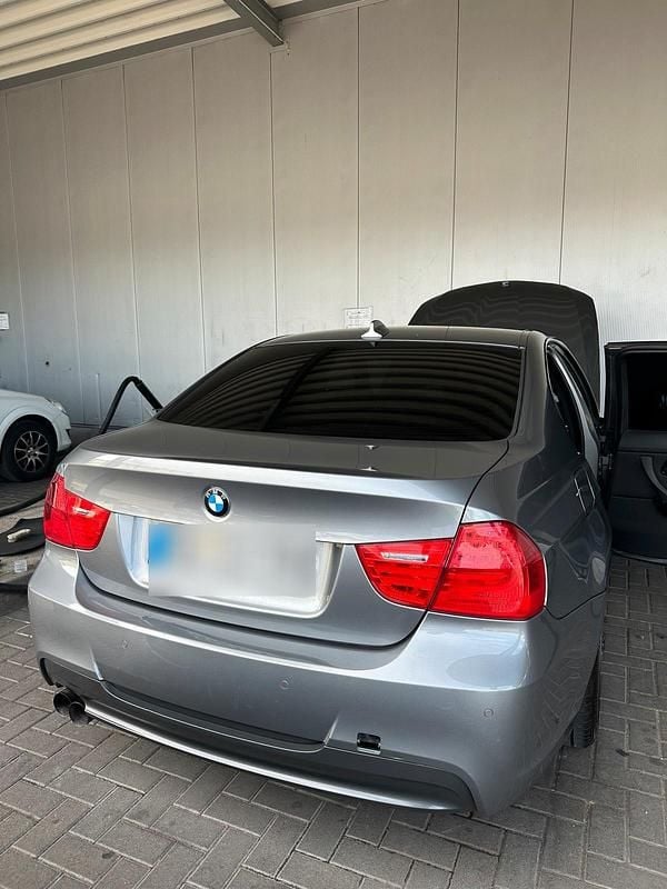 Grau Gebraucht 2009 BMW 318 M Sport Limousine | 8.300 € - Bild 1/4