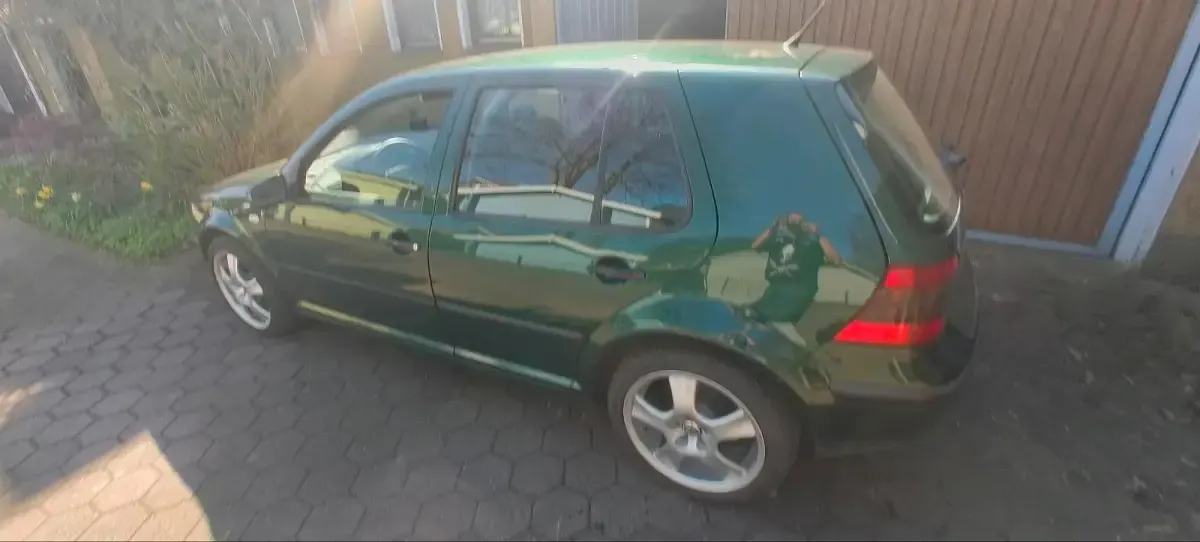 Second-hand VW Golf IV 75 CP (55 kW) 2000 Verde Berlinǎ