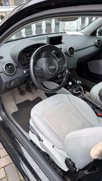 Gebraucht Audi A1 Attraction 86 PS (63 kW) 2012 Schwarz Kleinwagen