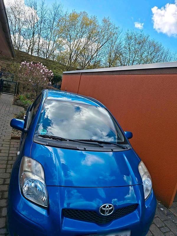 Gebraucht Toyota Yaris 99 PS (72 kW) 2011 Blau Kleinwagen