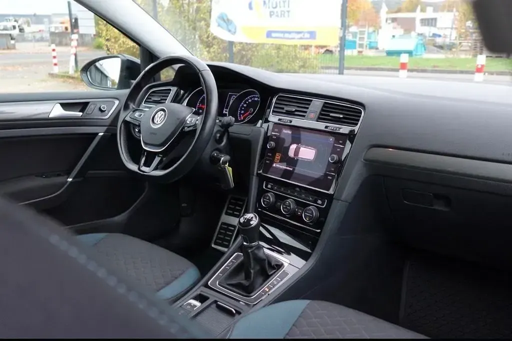 Second-hand VW Golf VII IQ Drive 116 CP (85 kW) 2019 Argintiu Break
