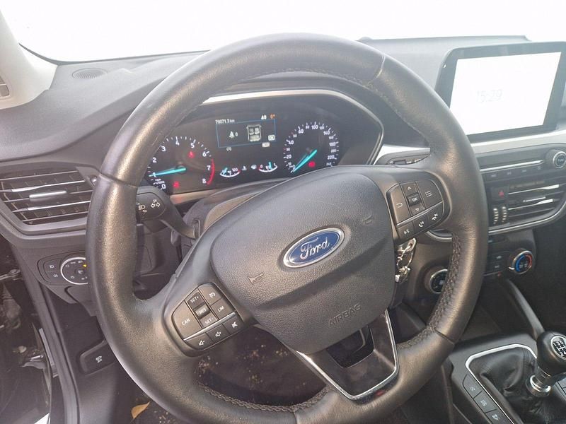 Gebraucht Ford Focus Cool & Connect 101 PS (74 kW) 2019 Schwarz Kombi