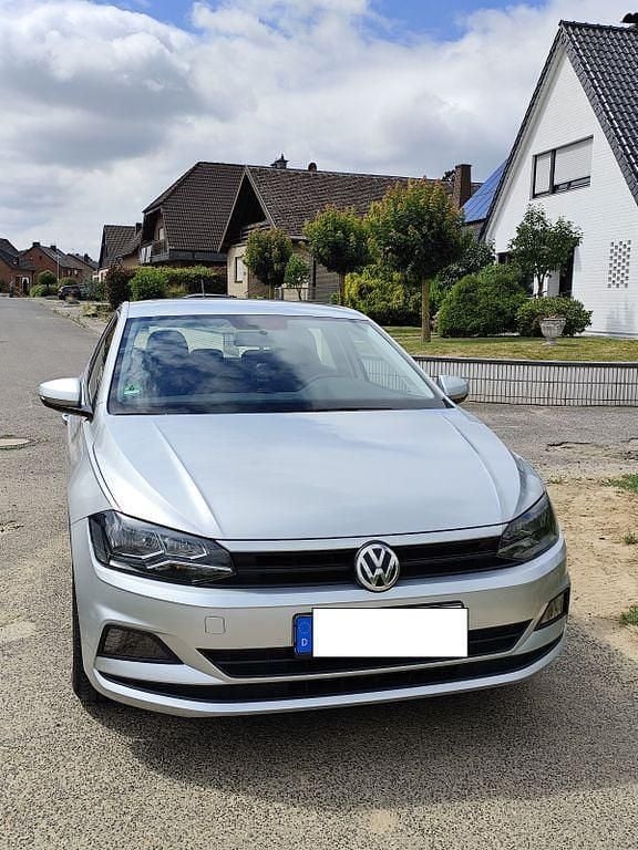 Grau Gebraucht 2017 VW Polo Comfortline Limousine | 7.300 € (Guter Preis) - Bild 1/4