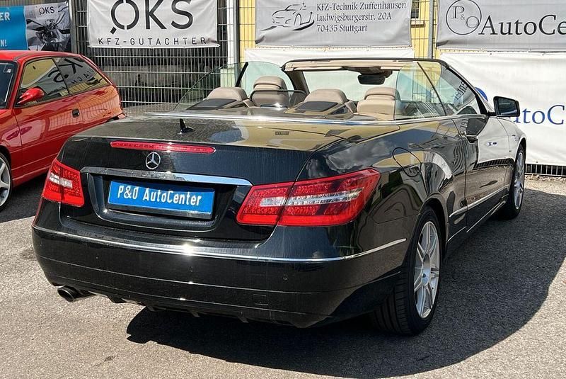 Second-hand Mercedes E250 204 CP (150 kW) 2011 Negru Cabrio
