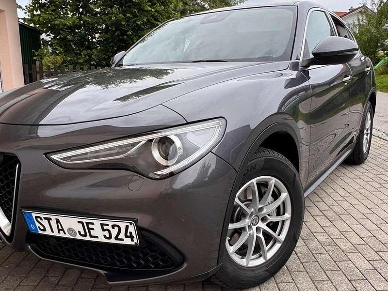 Grau Gebraucht 2019 Alfa Romeo Stelvio Lusso SUV | 22.000 € (Superpreis) - Bild 1/4