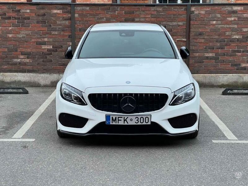 Weiß Gebraucht 2017 Mercedes C300 AMG line Limousine | 19.000 € (Guter Preis) - Bild 1/4