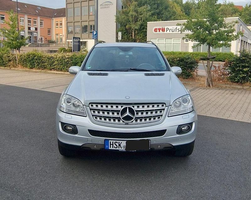 Silber Gebraucht 2005 Mercedes ML350 SUV | 8.500 € - Bild 1/4