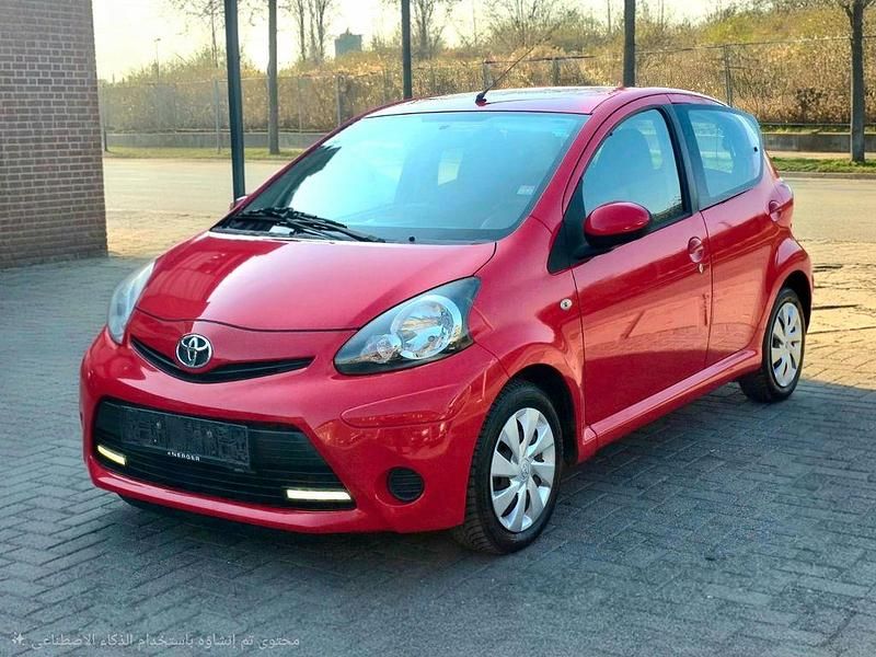 Gebraucht Toyota Aygo Cool 68 PS (50 kW) 2013 Rot Kleinwagen