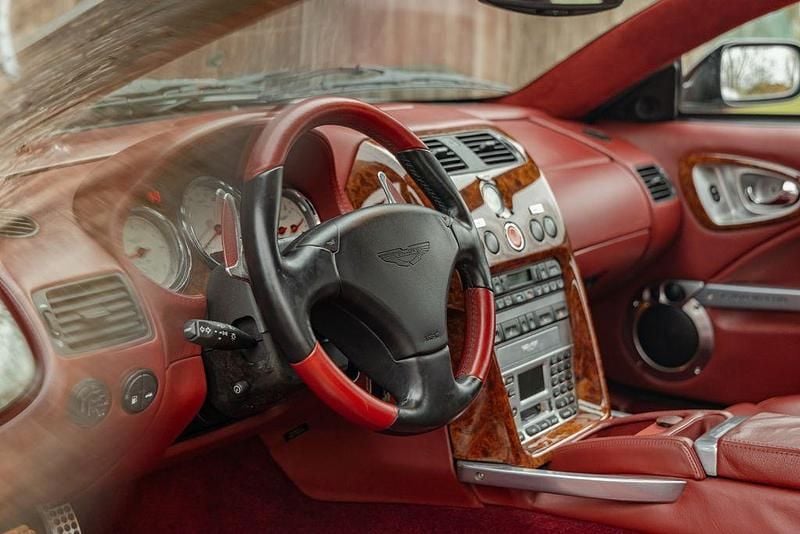 Używany Aston Martin Vanquish 466 KM (342 kW) 2003 Srebrny Coupe