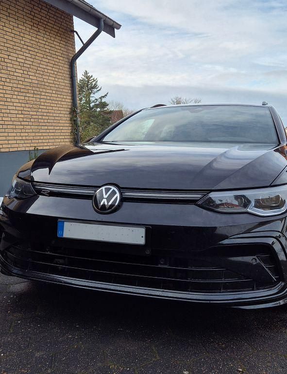 Schwarz Gebraucht 2022 VW Golf VIII R-line Kombi | 28.950 € (Guter Preis) - Bild 1/4
