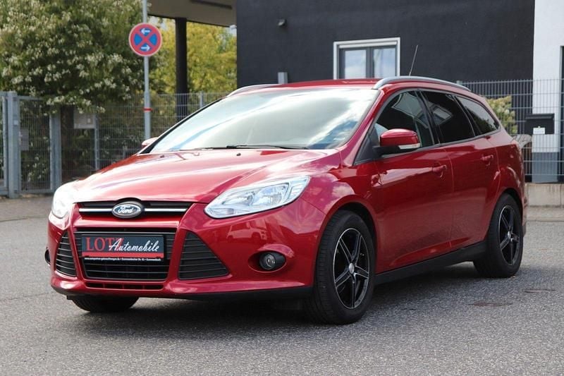 Rot Gebraucht 2011 Ford Focus Trend Kombi | 3.490 € (Etwas zu teuer) - Bild 1/4