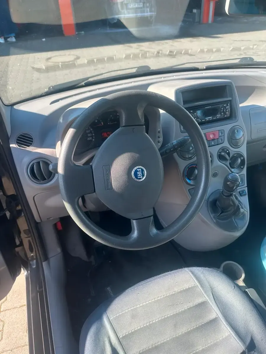 Używany Fiat Panda 70 KM (51 kW) 2006 Czarny Hatchback