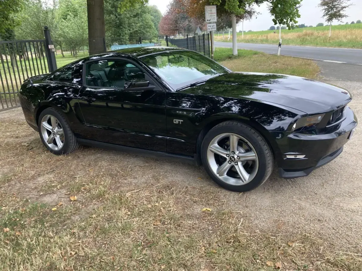 Gebraucht Ford Mustang GT 320 PS (235 kW) 2009 Schwarz Coupé