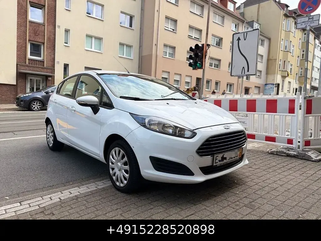 Gebraucht Ford Fiesta Trend 65 PS (47 kW) 2013 Weiß Limousine