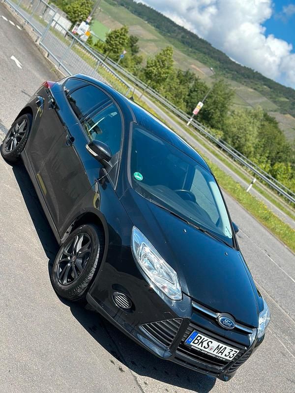 Gebraucht Ford Focus 125 PS (91 kW) 2014 Schwarz Kombi