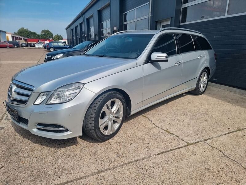 Iridiumsilber metalliclack Gebraucht 2011 Mercedes E350 Kombi | 19.850 € (Etwas zu teuer) - Bild 1/4