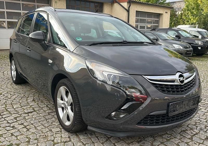 Grau Gebraucht 2016 Opel Zafira Tourer drive Van / Kleinbus | 5.900 € (Superpreis) - Bild 1/4