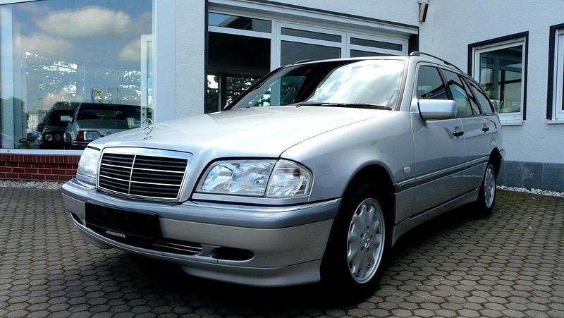 Gebraucht Mercedes C200 Elegance 163 PS (119 kW) 2000 Silber Kombi