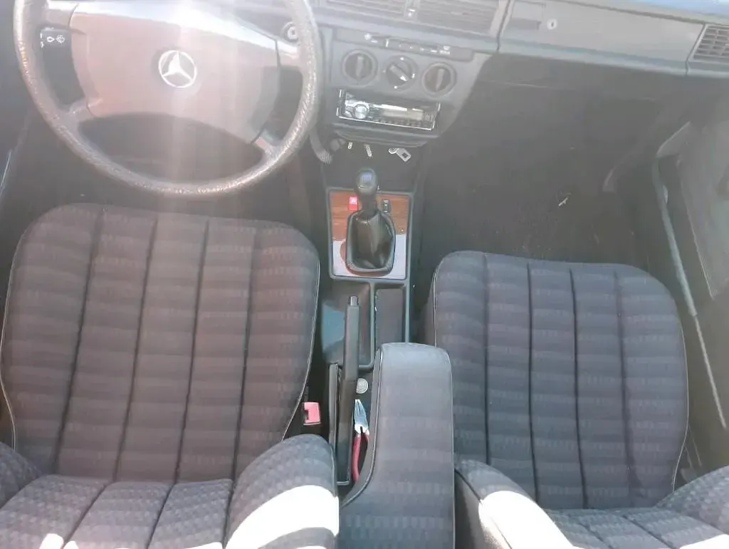 Gebraucht Mercedes 190 118 PS (86 kW) 1990 Schwarz Limousine