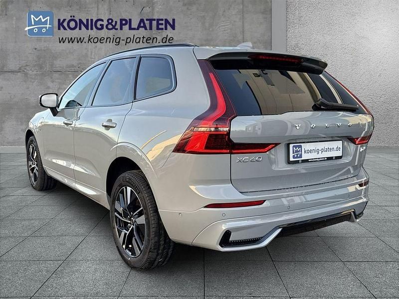 Neu Volvo XC60 Plus 349 PS (256 kW) 2025 Vapour grey (grau) SUV