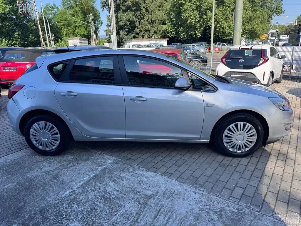 Gebraucht Opel Astra Edition 101 PS (74 kW) 2010 Silber Limousine