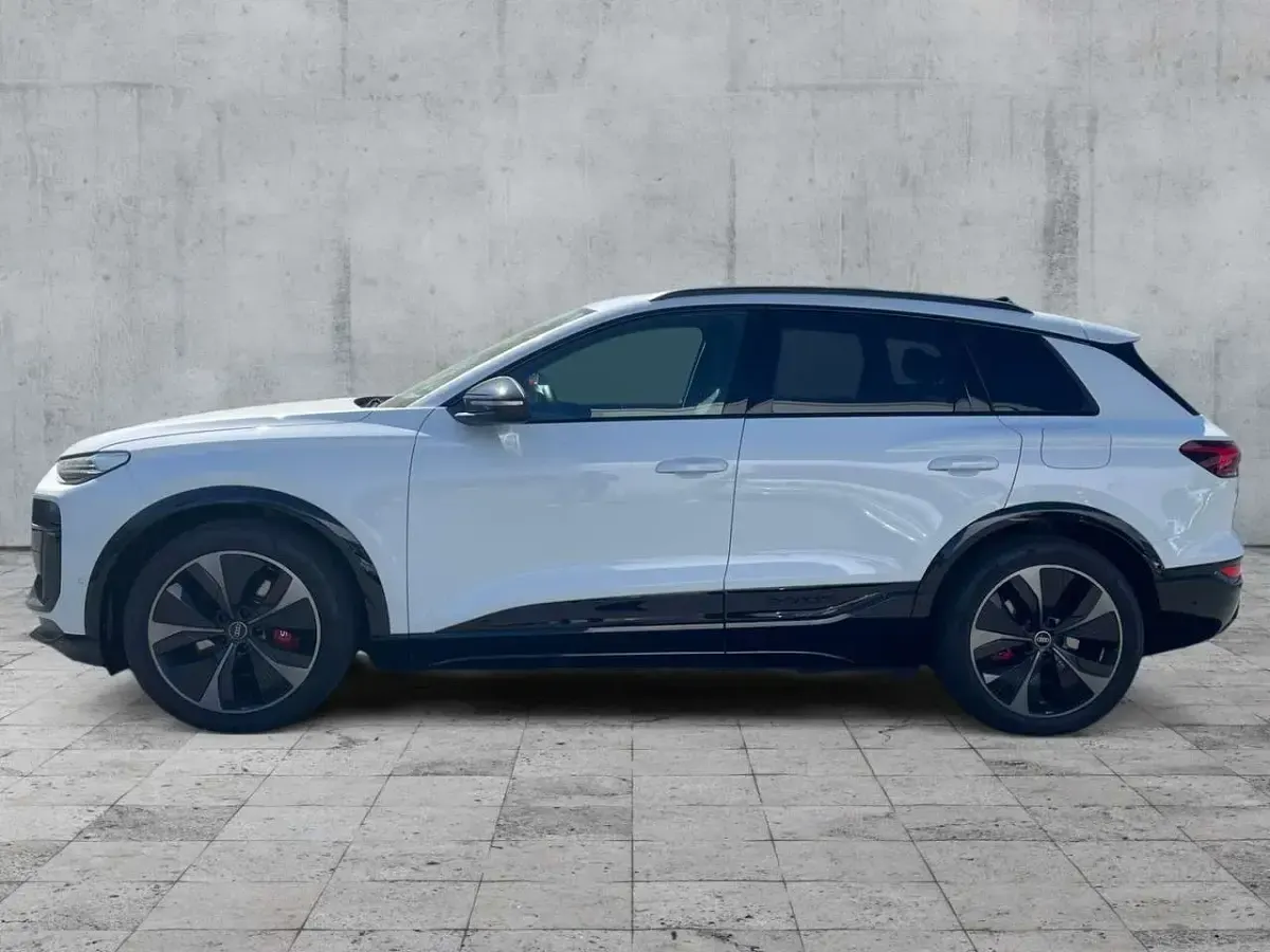 Gebraucht Audi SQ6 e-tron Ambiente 359 kW (489 PS) 2025 Gletscherweiß metallic SUV