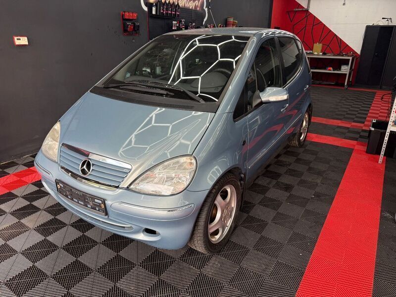 Blau Gebraucht 2003 Mercedes A190 Elegance Van / Kleinbus | 2.100 € (Fairer Preis) - Bild 1/4