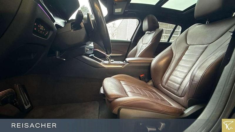 Gebraucht BMW 330e Performance 292 PS (214 kW) 2021 Saphirschwarz metallic Kombi