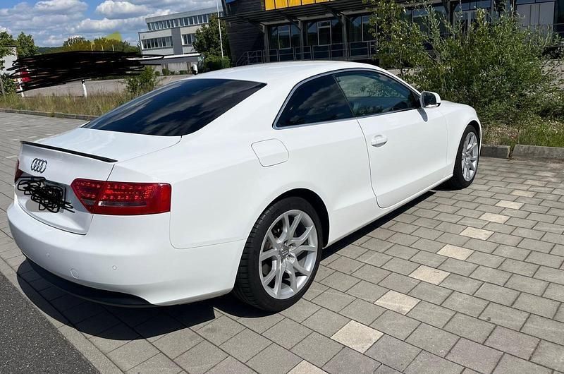 Weiß Gebraucht 2010 Audi A5 Coupé | 7.400 € (Superpreis) - Bild 1/4