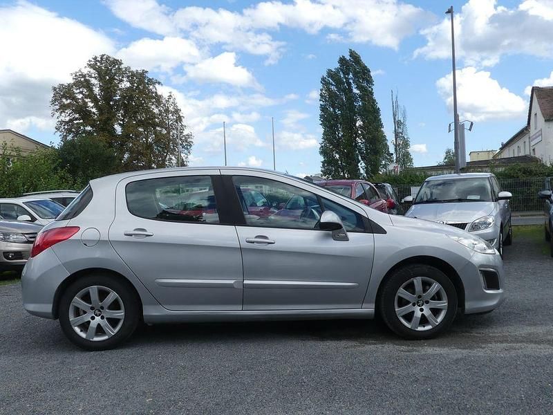 Gebraucht Peugeot 308 Active 120 PS (88 kW) 2012 Grau Limousine