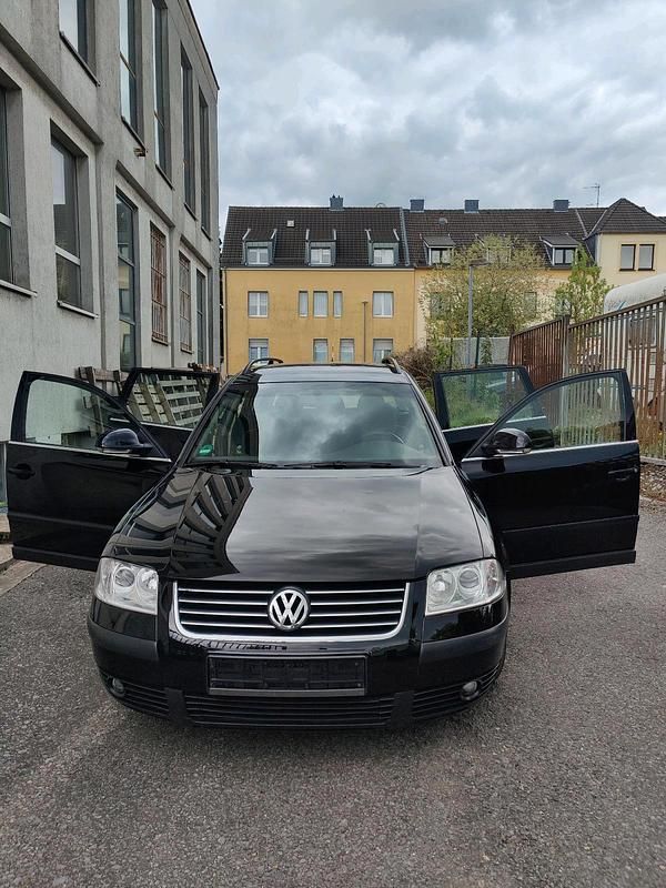 Second-hand VW Passat 150 CP (110 kW) 2004 Negru Break