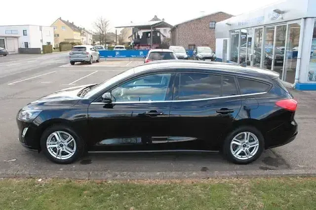 Gebraucht Ford Focus 120 PS (88 kW) 2020 Schwarz Limousine