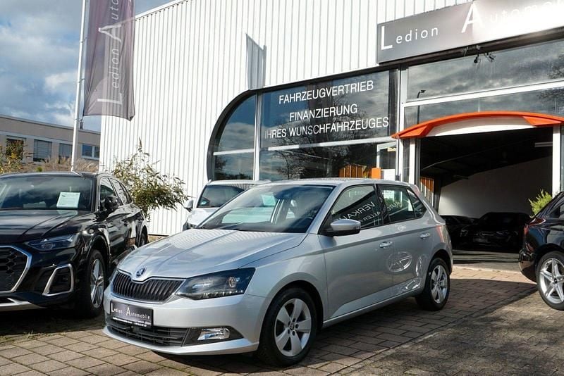 Silber Gebraucht 2015 Skoda Fabia Style Kombi | 10.900 € (Fairer Preis) - Bild 1/4