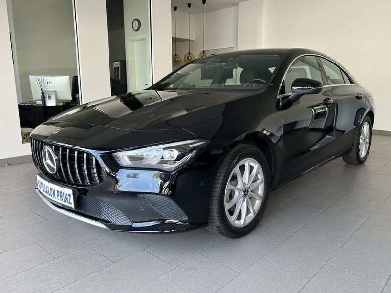 Nachtschwarz Gebraucht 2020 Mercedes CLA180 Limousine | 27.780 € (Fairer Preis) - Bild 1/4