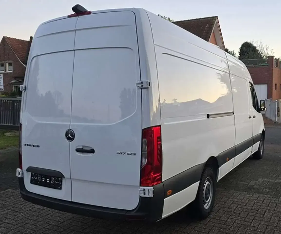 Używany Mercedes Sprinter 170 KM (125 kW) 2023 Biały Van