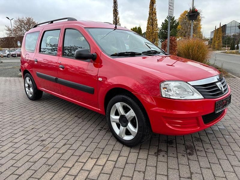 Rot Gebraucht 2009 Dacia Logan MCV Lauréate Kombi | 3.900 € (Teuer) - Bild 1/4