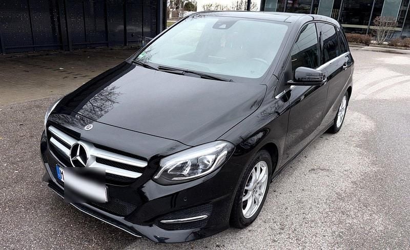 Gebraucht Mercedes B200 136 PS (100 kW) 2018 Schwarz Van / Kleinbus
