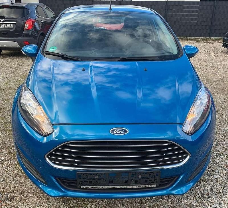 Gebraucht Ford Fiesta 80 PS (58 kW) 2013 Blau Kleinwagen