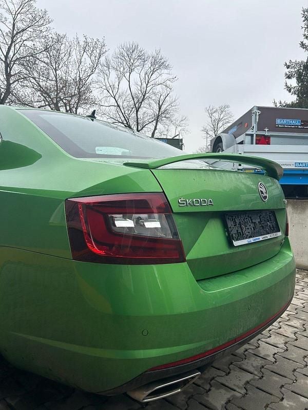 Gebraucht Skoda Octavia RS 230 PS (169 kW) 2018 Rallyegrün metallic Limousine