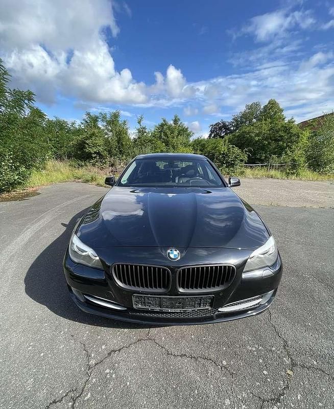 Schwarz Gebraucht 2010 BMW 523 Limousine | 10.999 € (Fairer Preis) - Bild 1/4